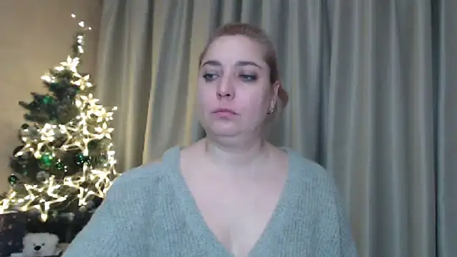 Snapshot of sweetpussy13 chatting on 12-28-24, 07:11 sweetpussy13 online show from 12-28-24, 07:11