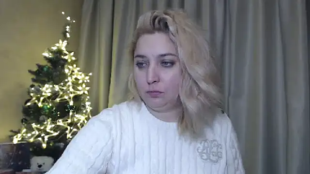 Snapshot of sweetpussy13 chatting on 12-30-24, 10:21 sweetpussy13 online show from 12-30-24, 10:21