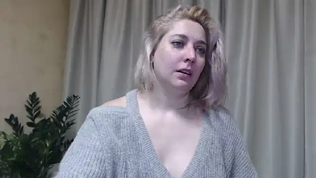 Snapshot of sweetpussy13 chatting on 01-24-25, 07:08 sweetpussy13 online show from 01-24-25, 07:08