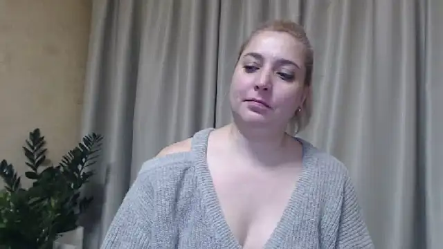 Snapshot of sweetpussy13 chatting on 02-05-25, 10:08 sweetpussy13 online show from 02-05-25, 10:08