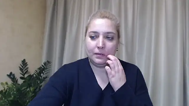 Snapshot of sweetpussy13 chatting on 02-06-25, 09:53 sweetpussy13 online show from 02-06-25, 09:53