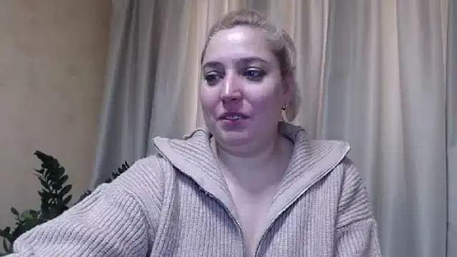 Snapshot of sweetpussy13 chatting on 02-19-25, 06:55 sweetpussy13 online show from 02-19-25, 06:55