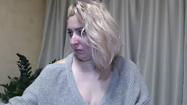 Snapshot of sweetpussy13 chatting on 02-25-25, 09:42 sweetpussy13 online show from 02-25-25, 09:42