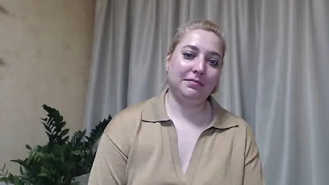 Snapshot of sweetpussy13 chatting on 03-15-25, 09:30 sweetpussy13 online show from 03-15-25, 09:30