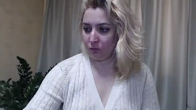 Snapshot of sweetpussy13 chatting on 03-23-25, 06:58 sweetpussy13 online show from 03-23-25, 06:58