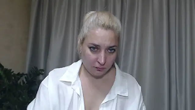 Snapshot of sweetpussy13 chatting on 09-09-25, 05:29 sweetpussy13 online show from 09-09-25, 05:29