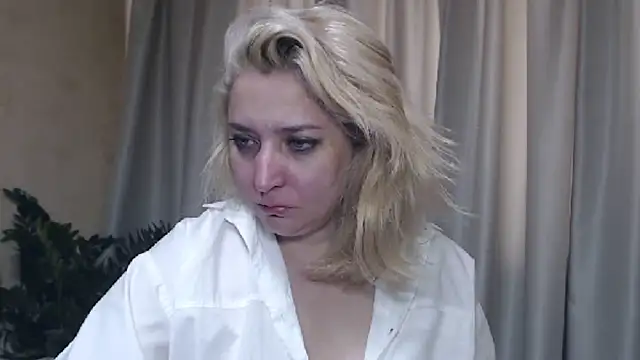 Snapshot of sweetpussy13 chatting on 09-14-25, 06:01 sweetpussy13 online show from 09-14-25, 06:01