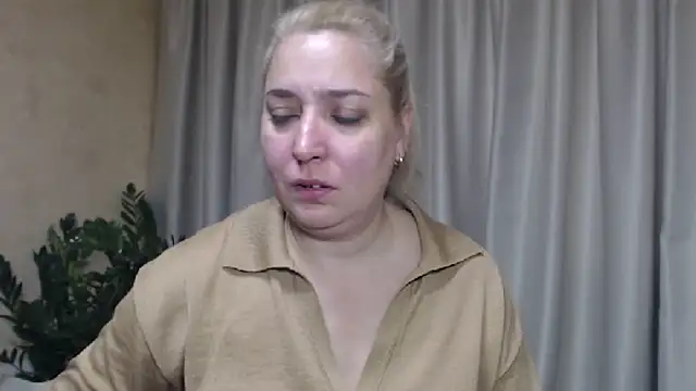 Snapshot of sweetpussy13 chatting on 10-05-25, 06:45 sweetpussy13 online show from 10-05-25, 06:45