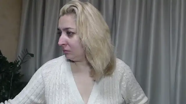 Snapshot of sweetpussy13 chatting on 10-10-25, 06:01 sweetpussy13 online show from 10-10-25, 06:01