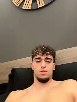 Snapshot of rich_papi chatting on 12-18-25, 02:39 rich papi online show from 12-18-25, 02:39