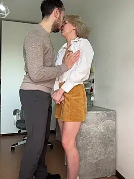 Lovebackground online show from 04-24-26, 08:28