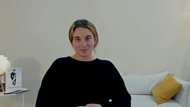 Snapshot of VeniceMostrom chatting on 12-16-25, 01:16 VeniceMostrom online show from 12-16-25, 01:16