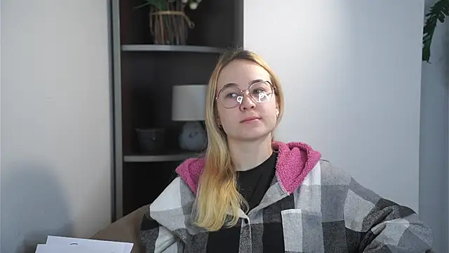 KenaLeski online show from 12-14-25, 06:08