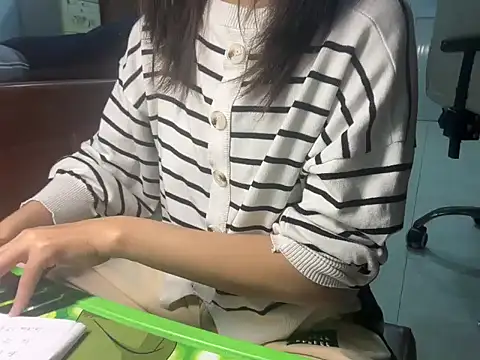 Snapshot of Chichi_86 chatting on 12-16-25, 07:02 Chichi 86 online show from 12-16-25, 07:02