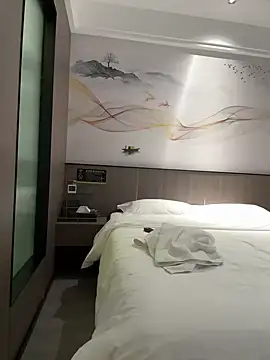 Snapshot of Niuniu1989 chatting on 12-18-25, 07:25 Niuniu1989 online show from 12-18-25, 07:25