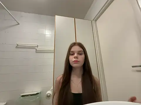 Snapshot of LeyaFlamy chatting on 12-14-25, 04:34 LeyaFlamy online show from 12-14-25, 04:34