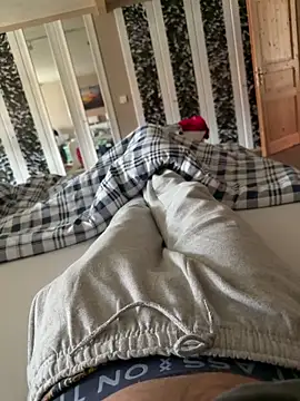 Manu1983el01 online show from 04-21-26, 03:39