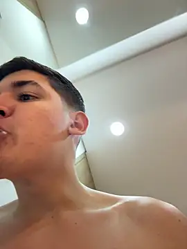 Snapshot of Valentino_ceratti chatting on 12-15-25, 12:04 Valentino ceratti online show from 12-15-25, 12:04