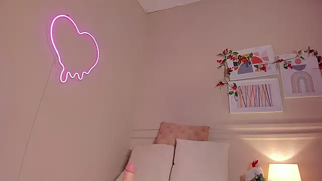 Snapshot of _emily__st chatting on 12-16-25, 01:16 emily st online show from 12-16-25, 01:16