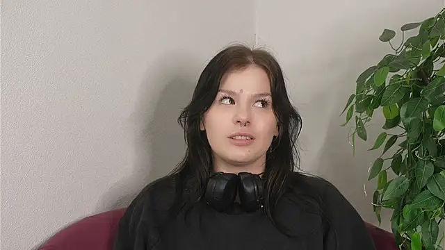 LesleyManire online show from 12-17-25, 10:54