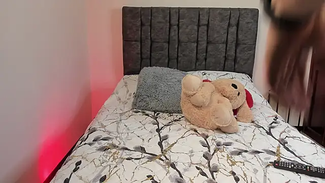 Snapshot of Annalia69 chatting on 01-06-26, 08:29 Annalia69 online show from 01-06-26, 08:29