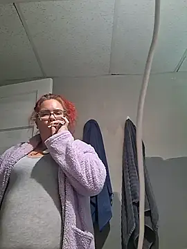 Snapshot of Goddessalizeee chatting on 12-18-25, 06:36 Goddessalizeee online show from 12-18-25, 06:36