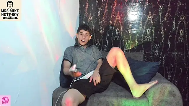 Mrs-mike-hott-boy online show from 12-14-25, 03:45