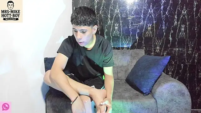 Mrs-mike-hott-boy online show from 12-15-25, 01:10