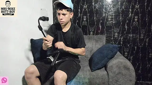 Mrs-mike-hott-boy online show from 12-16-25, 03:44