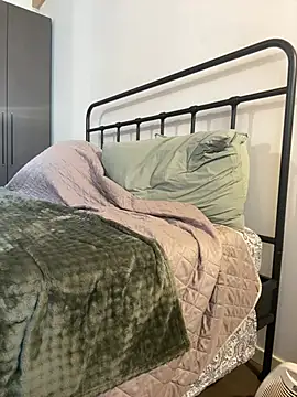 Snapshot of YourSlutQueen chatting on 03-20-26, 11:48 YourSlutQueen online show from 03-20-26, 11:48