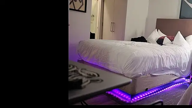 Snapshot of bluntbeautyxo chatting on 12-16-25, 01:10 bluntbeautyxo online show from 12-16-25, 01:10