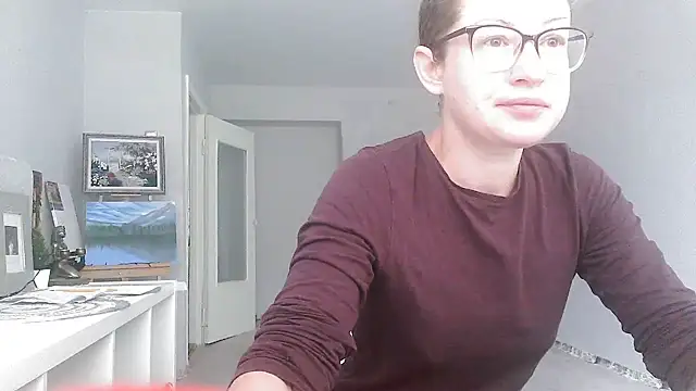 Snapshot of Alice_newhome chatting on 06-18-26, 10:19 Alice newhome online show from 06-18-26, 10:19