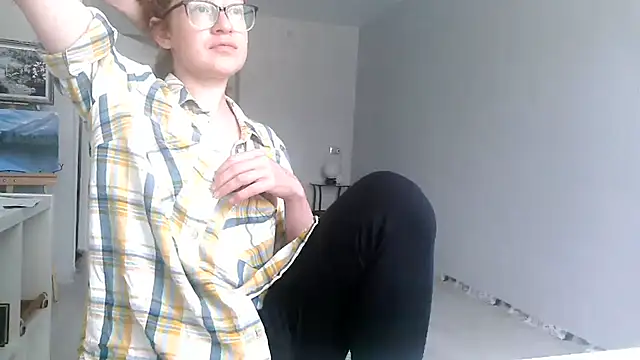Snapshot of Alice_newhome chatting on 06-20-26, 09:45 Alice newhome online show from 06-20-26, 09:45