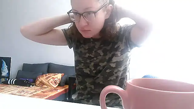 Snapshot of Alice_newhome chatting on 07-11-26, 07:33 Alice newhome online show from 07-11-26, 07:33