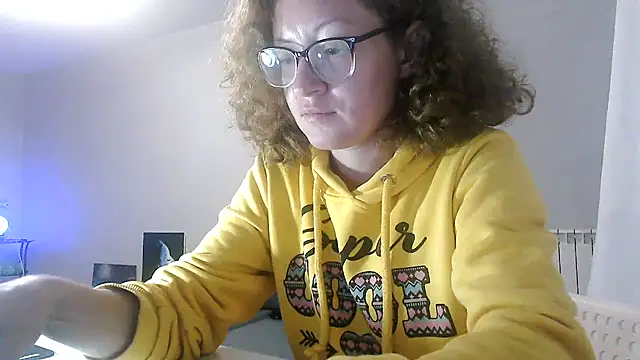 Snapshot of Alice_newhome chatting on 07-17-26, 06:35 Alice newhome online show from 07-17-26, 06:35