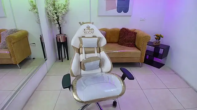 Carolina cherry online show from 04-12-26, 12:43