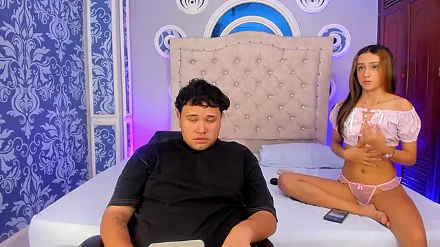 Snapshot of Beele_and_Evie chatting on 02-18-26, 07:43 Beele and Evie online show from 02-18-26, 07:43