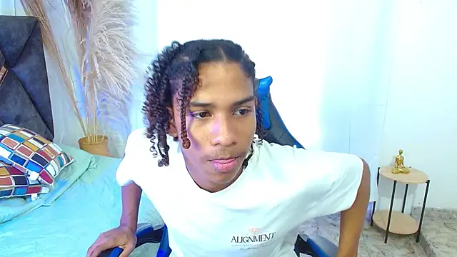 angelll18  online show from 12-18-25, 08:48