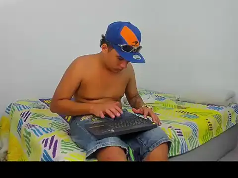 Snapshot of Yeusueue chatting on 12-14-25, 10:36 Yeusueue online show from 12-14-25, 10:36