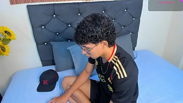 Snapshot of Antoniio_miller chatting on 12-16-25, 12:54 Antoniio miller online show from 12-16-25, 12:54