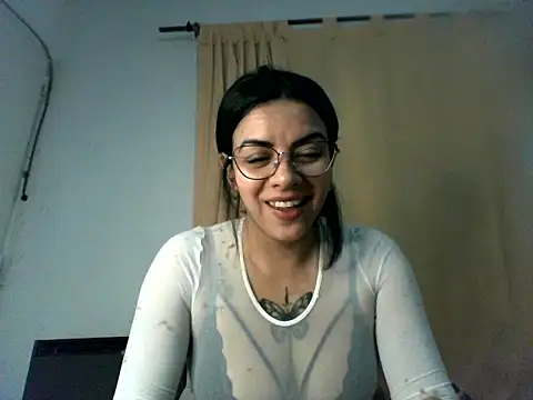 Snapshot of luluclark69 chatting on 05-30-26, 11:24 luluclark69 online show from 05-30-26, 11:24