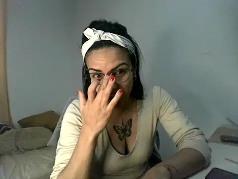 Snapshot of luluclark69 chatting on 06-03-26, 03:06 luluclark69 online show from 06-03-26, 03:06
