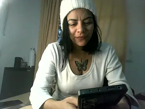 Snapshot of luluclark69 chatting on 06-04-26, 11:38 luluclark69 online show from 06-04-26, 11:38