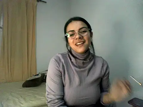 Snapshot of luluclark69 chatting on 06-08-26, 10:32 luluclark69 online show from 06-08-26, 10:32
