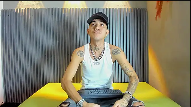 Snapshot of AYALA_TATTOO chatting on 12-16-25, 07:41 AYALA TATTOO online show from 12-16-25, 07:41