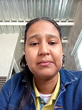 Snapshot of Plianna chatting on 12-14-25, 05:29 Plianna online show from 12-14-25, 05:29