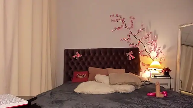 MilanaHotts online show from 03-12-26, 06:08