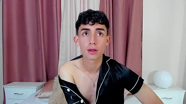 Snapshot of starboyy_77 chatting on 12-18-25, 12:33 starboyy 77 online show from 12-18-25, 12:33