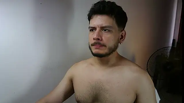 Snapshot of luxo_kane chatting on 12-15-25, 07:40 luxo kane online show from 12-15-25, 07:40