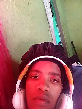 Snapshot of Bella_Lotty chatting on 12-15-25, 01:48 Bella Lotty online show from 12-15-25, 01:48